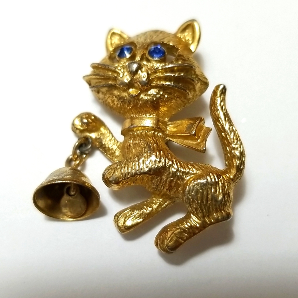 Vintage Avon Blue Eyed Cat Pin Back Brooch